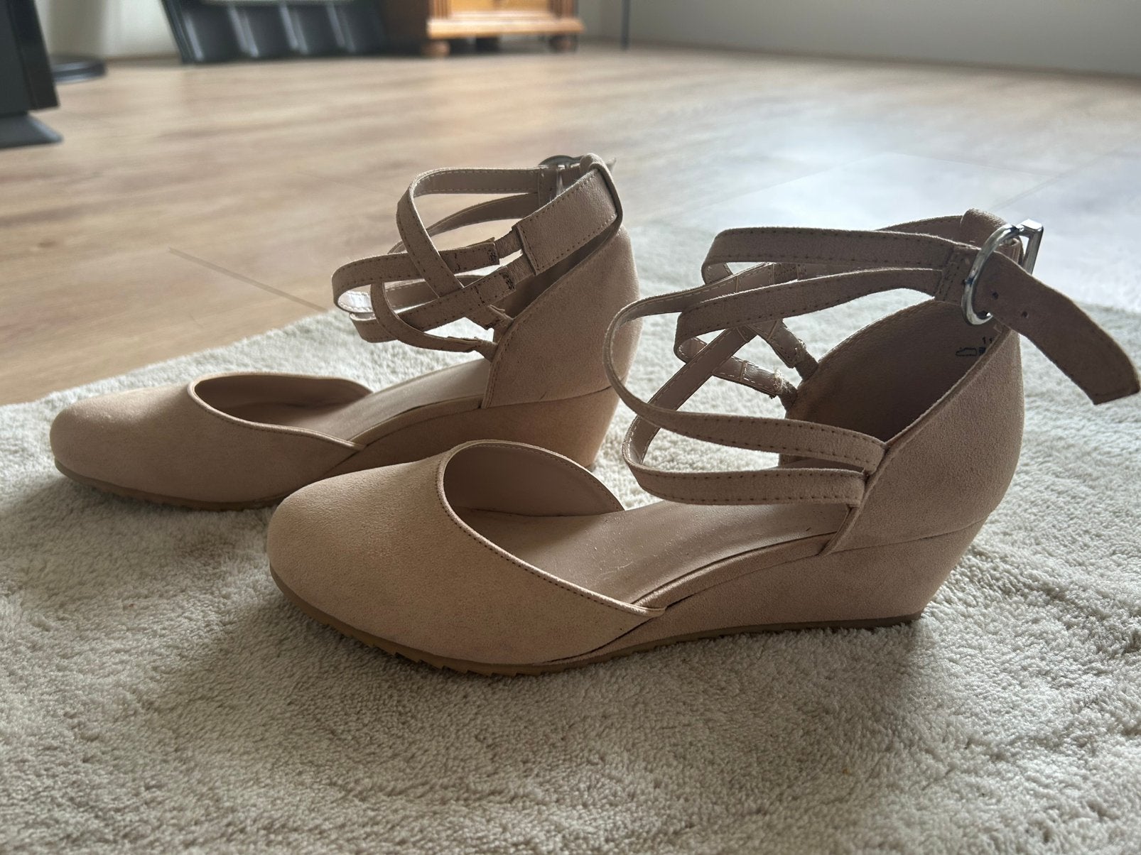 Nieuwe Schoenen met sleehak, Pumps, Overige kleuren, Ophalen of Verzenden, Zo goed als nieuw