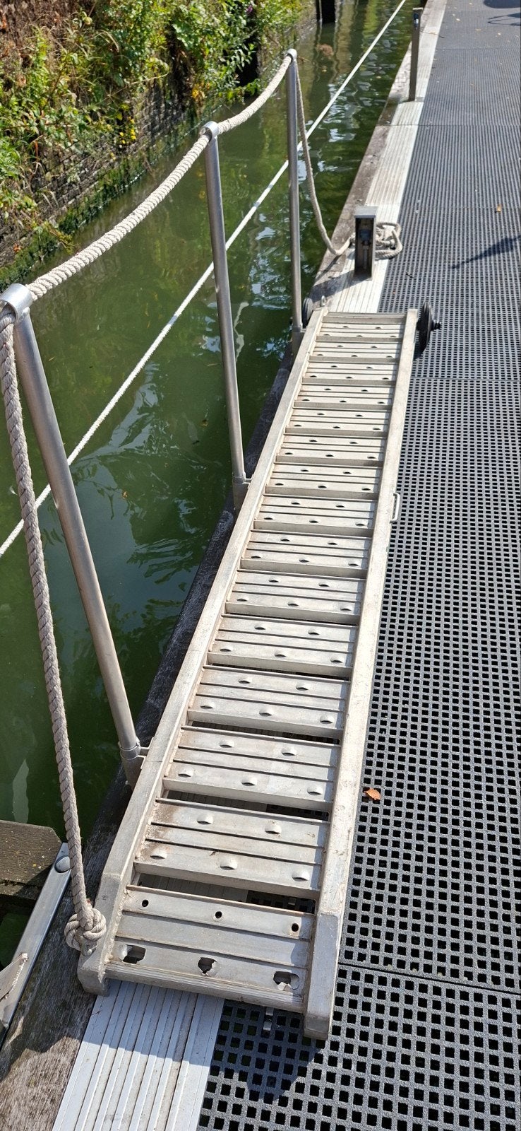Aluminium loopplank met leuning en wielen - 2.45m, Ophalen of Verzenden, Gebruikt, Overige typen