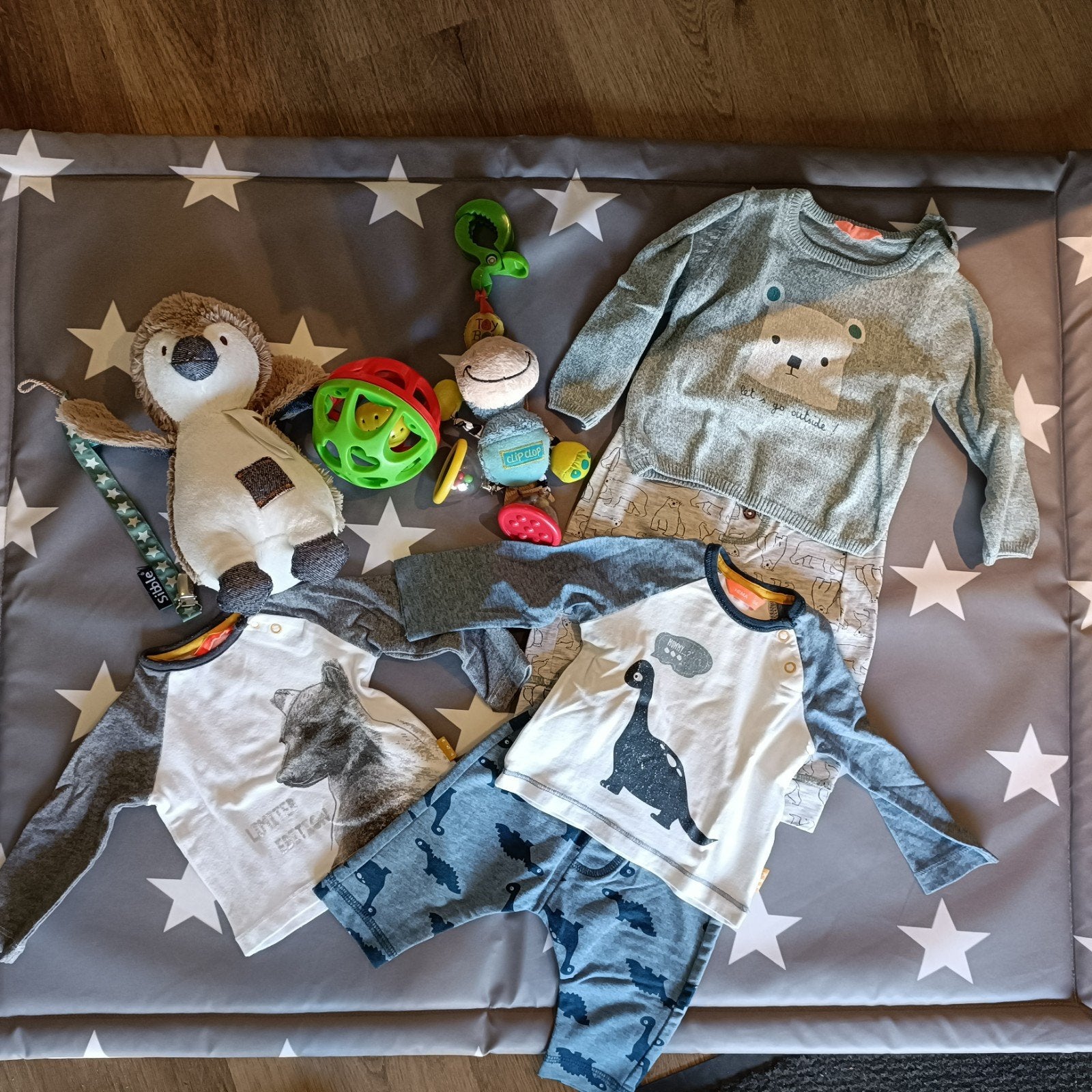Babykleding en speelgoed. Gratis!, Kinderen en Baby's, Babykleding | Baby-kledingpakketten, Ophalen, Zo goed als nieuw
