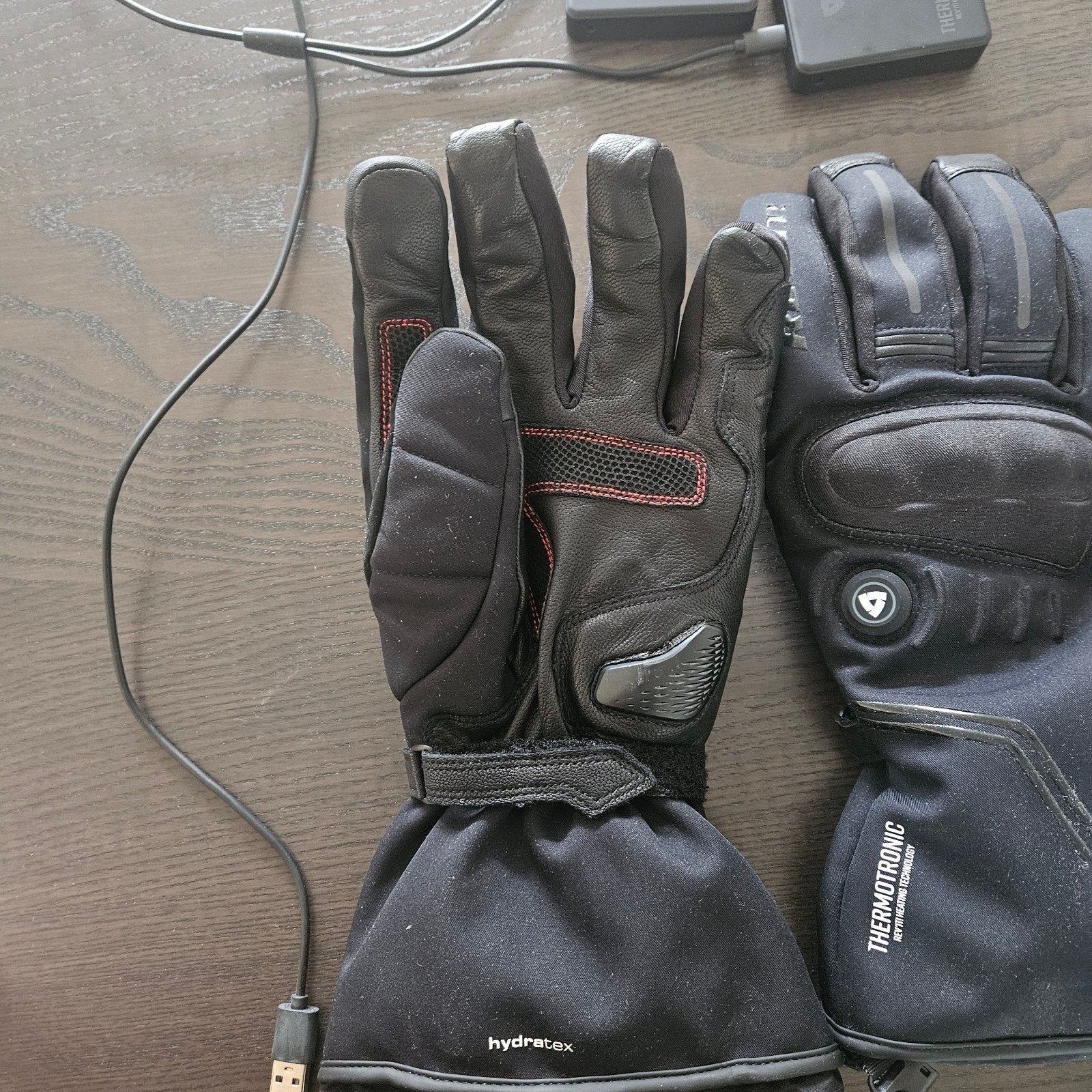 Bijna nieuwe verwarmde motorhandschoenen, Motoren, Kleding | Motorkleding, Ophalen, Tweedehands, Handschoenen