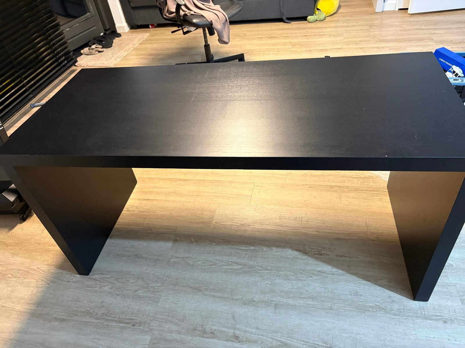 Zwart bureau van ikea 151x65cm, Ophalen, Zwart, Gebruikt, Met lades