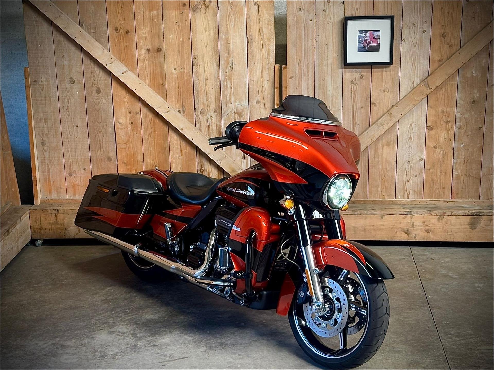 Harley-Davidson Cvo STREETGLIDE / 1868 / 114CI / FLHXSE / 20, Bedrijf, Meer dan 35 kW, Overig, LED Verlichting
