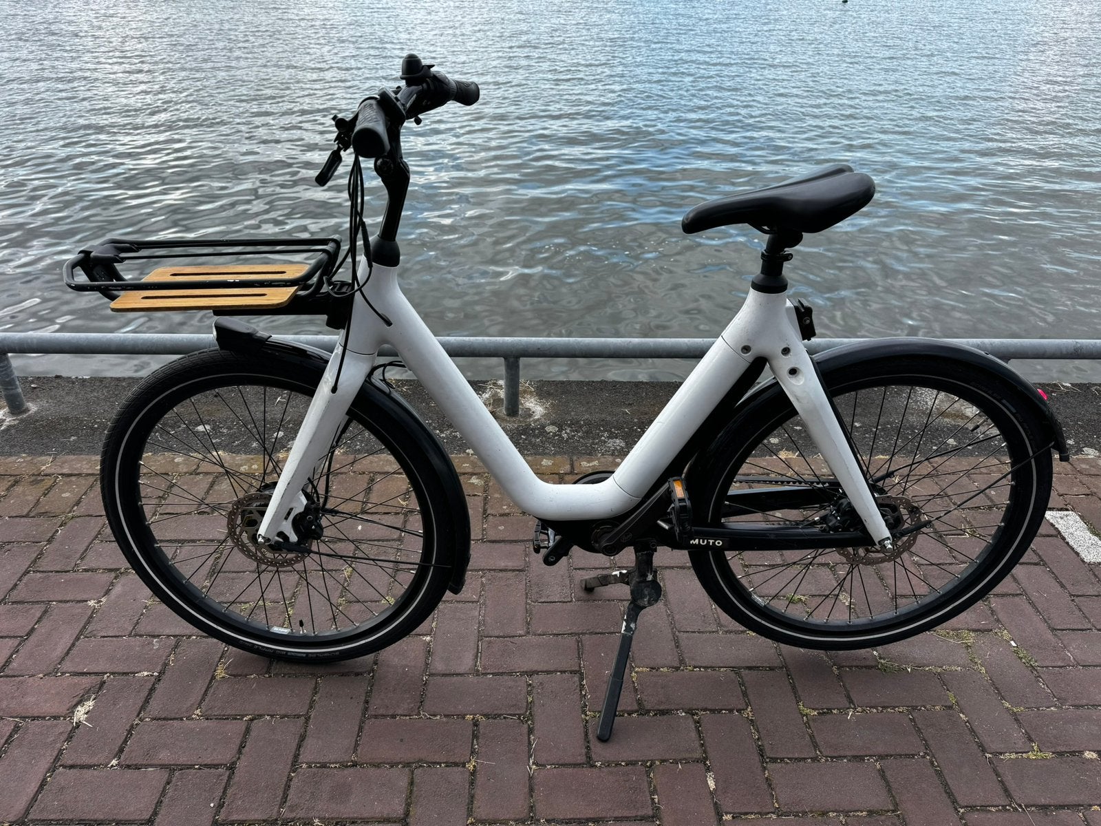 Stella Muto Arctic White elektrische stadsfiets, Gebruikt, 51 tot 55 cm, 50 km per accu of meer, Ophalen