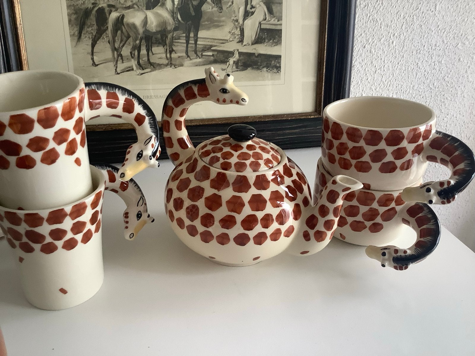 Giraffe theeservies - theepot en 4 mokken, Overige merken, Keramiek, Ophalen of Verzenden, Zo goed als nieuw
