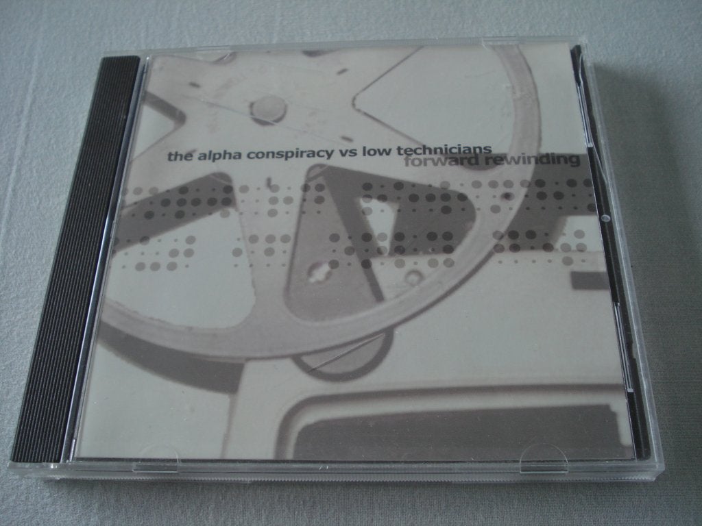 THE ALPHA CONSPIRACY VS LOW TECHNICIANS - FORWARD REWINDING, Gebruikt, Ophalen of Verzenden, Inclusief boekje, Album