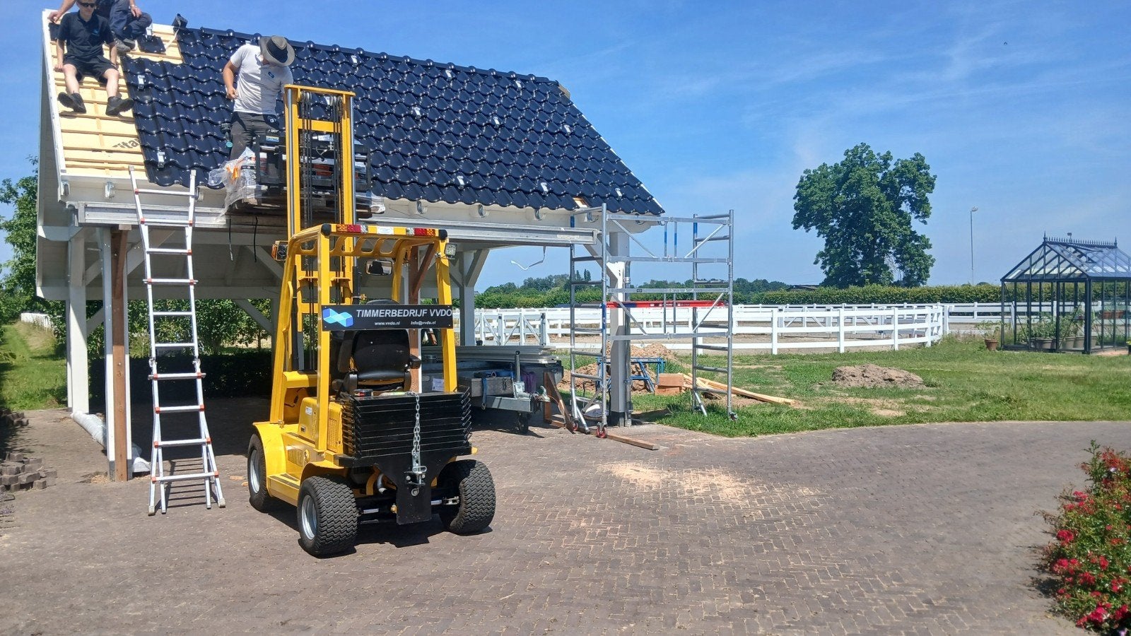 te huur semi ruwterrein heftruck., Ophalen