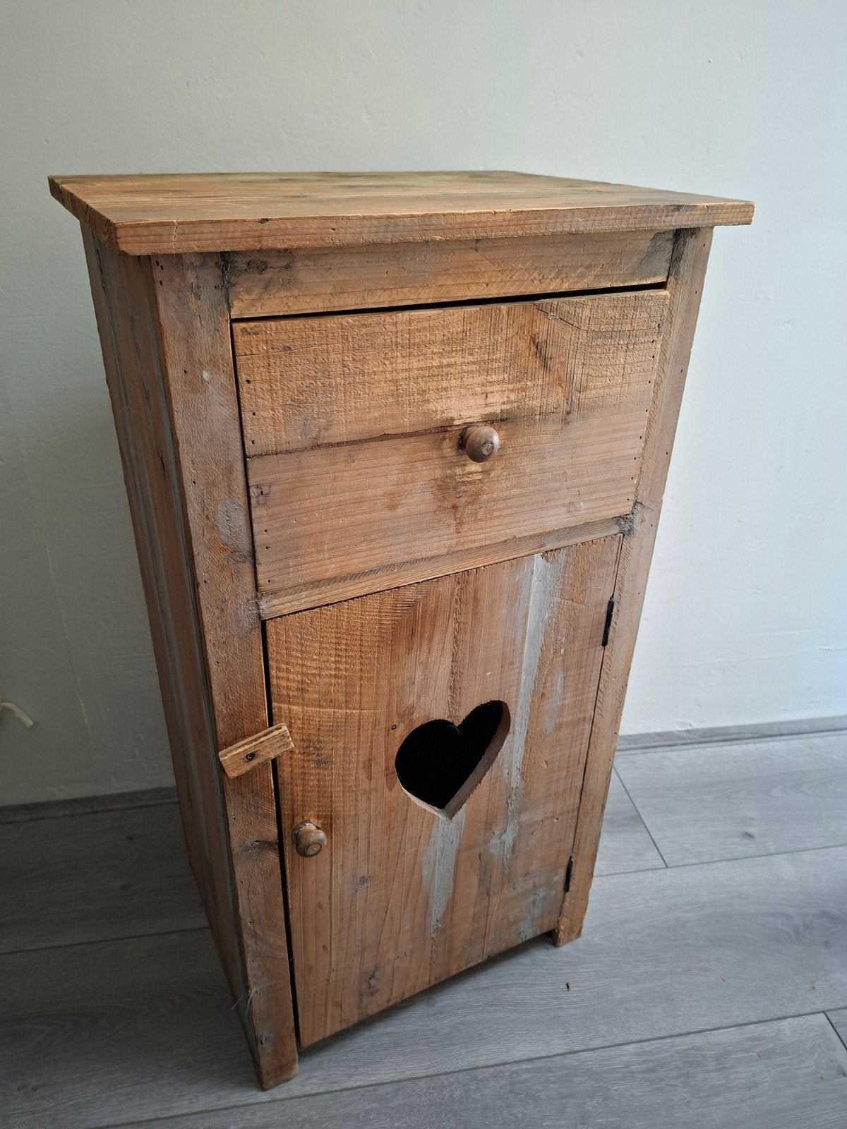 Rustiek houten  met hartuitsparing, Ophalen