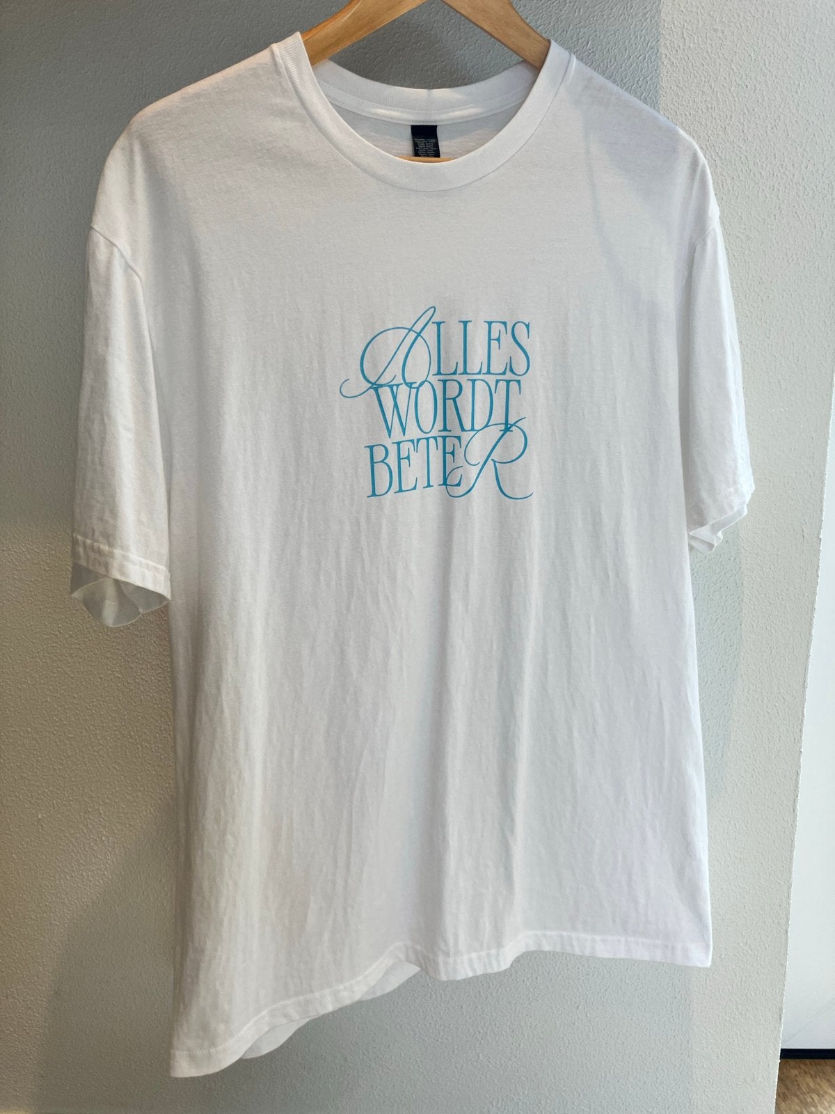 Emma Heesters T-shirt "Alles wordt beter" - Maat L, Ophalen of Verzenden, Nieuw, Maat 52/54 (L), Wit