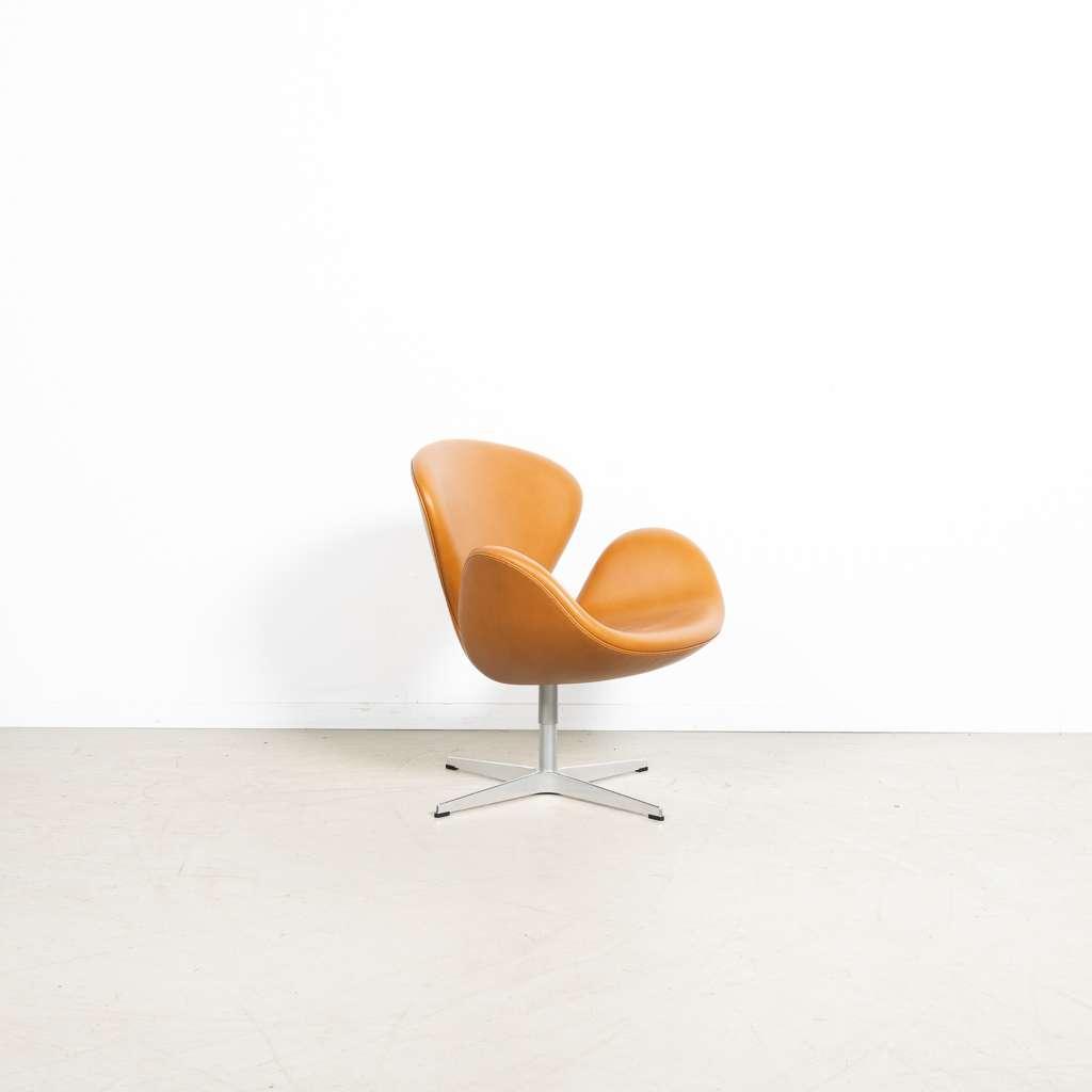 6x Fritz Hansen Swan 3320 Fauteuil Walnut Grace - Alum, Niet ingevuld, Minder dan 75 cm, Niet ingevuld, Nieuw