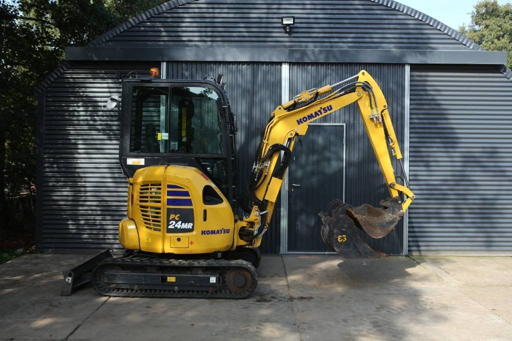 Komatsu PC 24 MR-5 minigraver | 198u | sloop-sorteer, Graafmachine