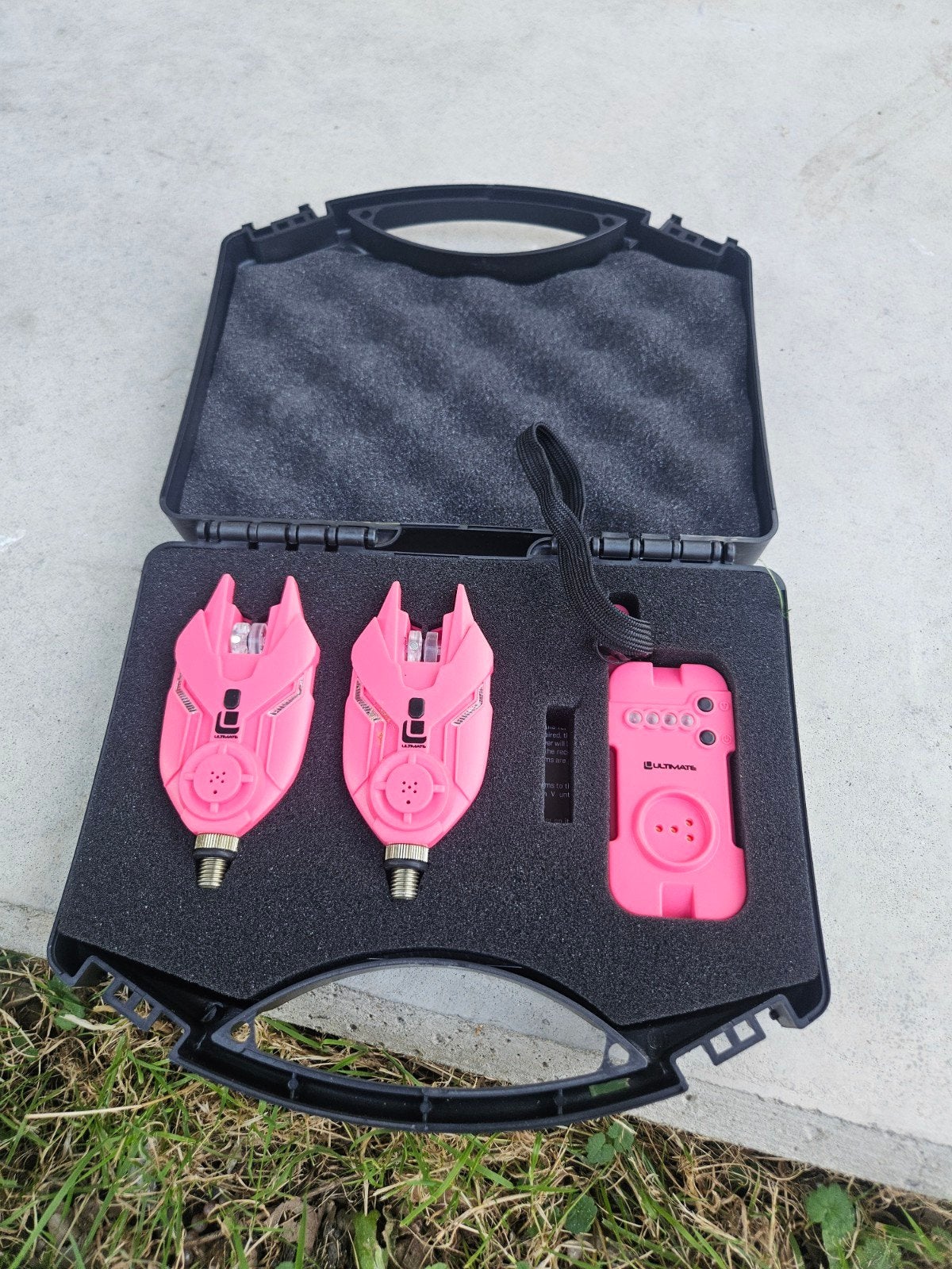 Ultimate pink e tension beetmelder set 2+1, Watersport en Boten, Hengelsport | Karpervissen, Ophalen of Verzenden, Overige typen