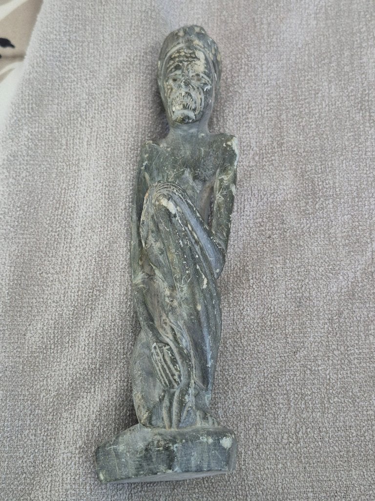 1 Vintage stenen beeld van een oude Afrikaanse man., Minder dan 20 cm, Ophalen of Verzenden, Zwart, Steen of Keramiek