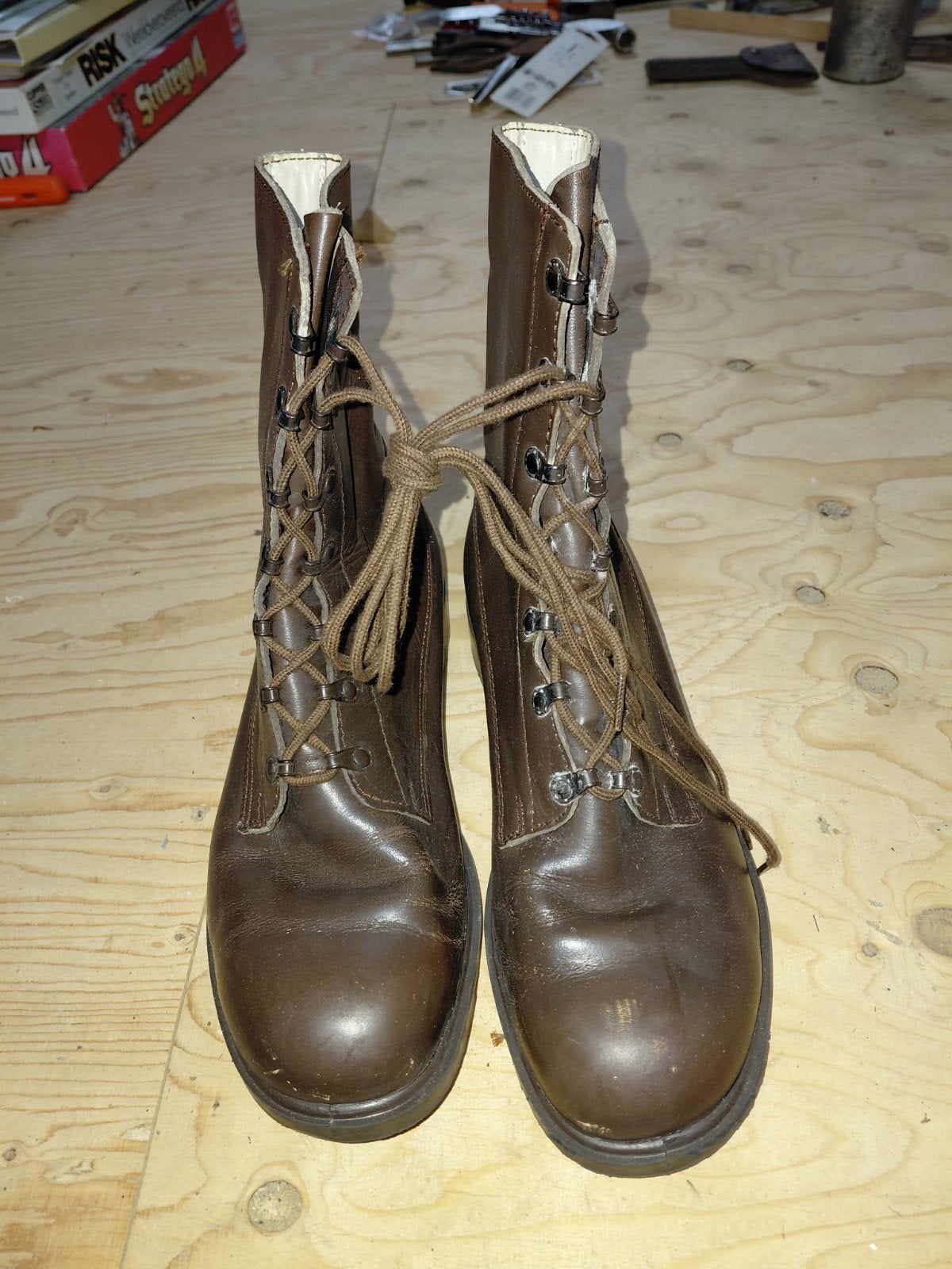 legerkisten maat 44, Verzamelen, Ophalen of Verzenden, Landmacht, Nederland, Kleding of Schoenen
