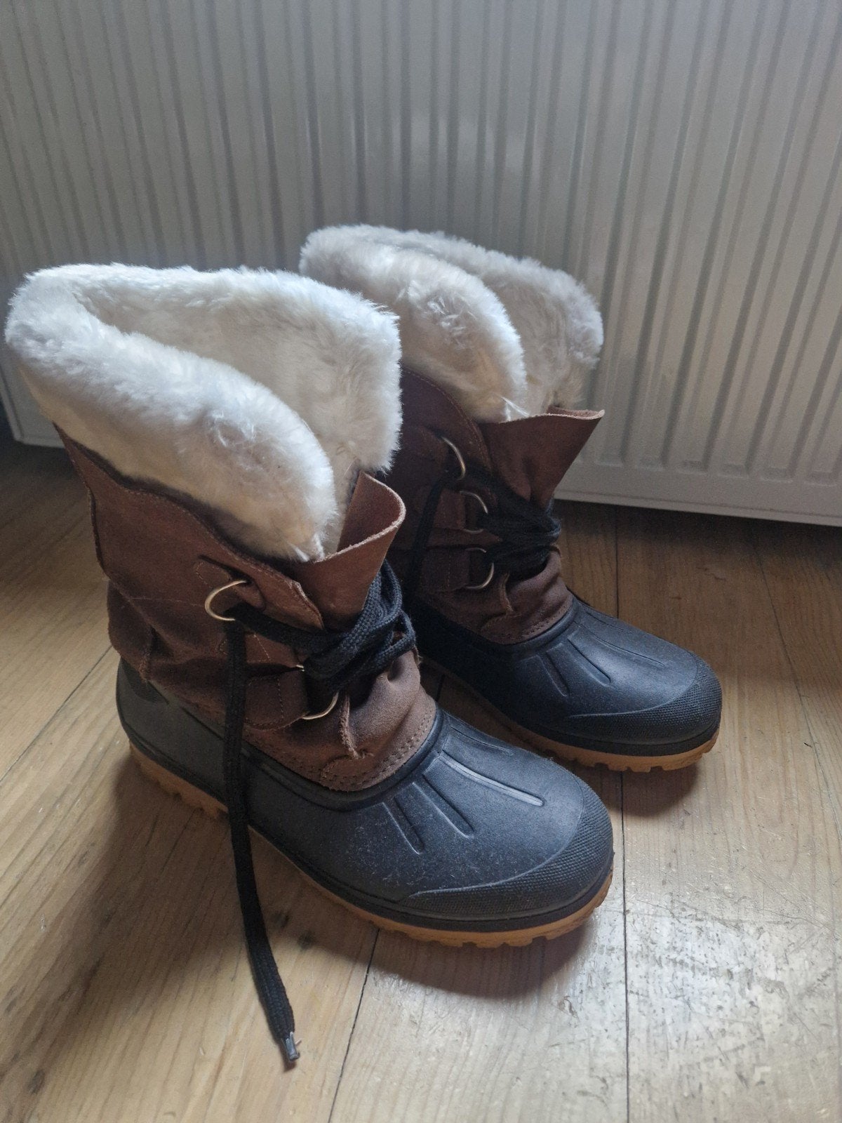 Warme Snowboots maat 41/42 met bontvoering, Modes Stone, Zwart, Boots, Ophalen of Verzenden