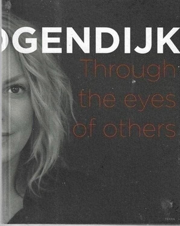 Micky Hoogendijk Through The Eyes Of Others, Ophalen of Verzenden, Zo goed als nieuw, Fotografen