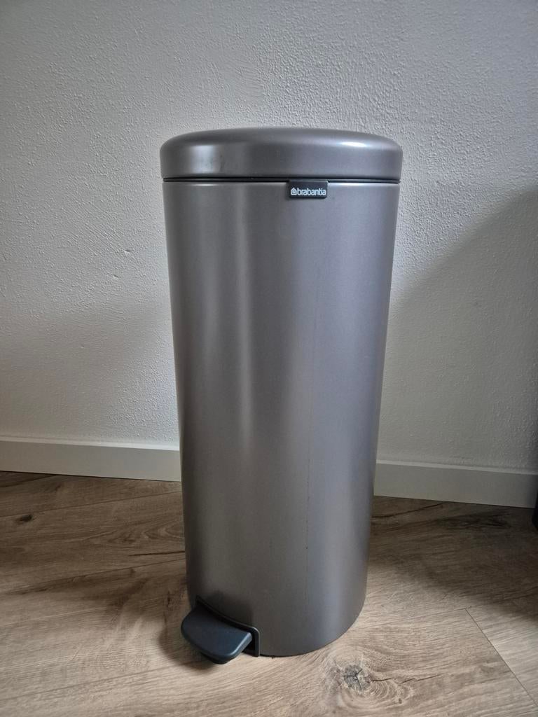 Brabantia NewIcon prullenbak 30L platinum, Huis en Inrichting, Woonaccessoires | Prullenbakken, Gebruikt, Metaal, 50 tot 75 cm