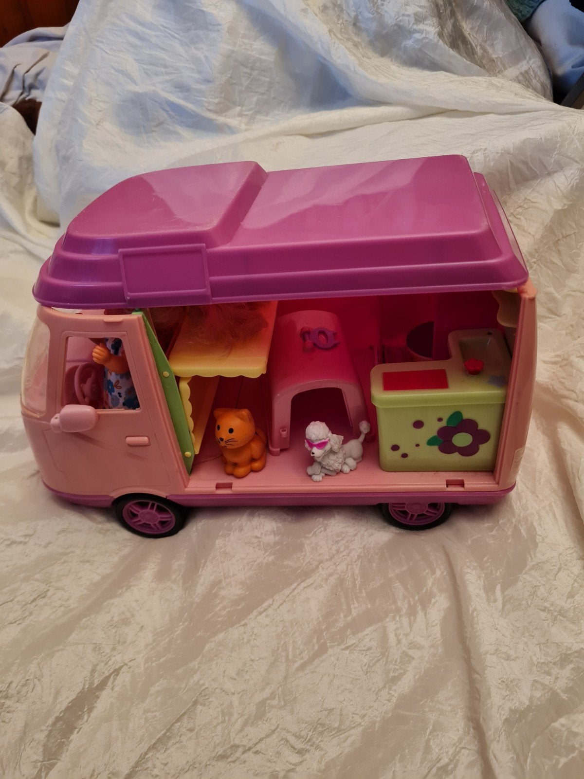 Barbie busje met kleine popjes en huisdieren, Ophalen of Verzenden, Gebruikt, Barbie