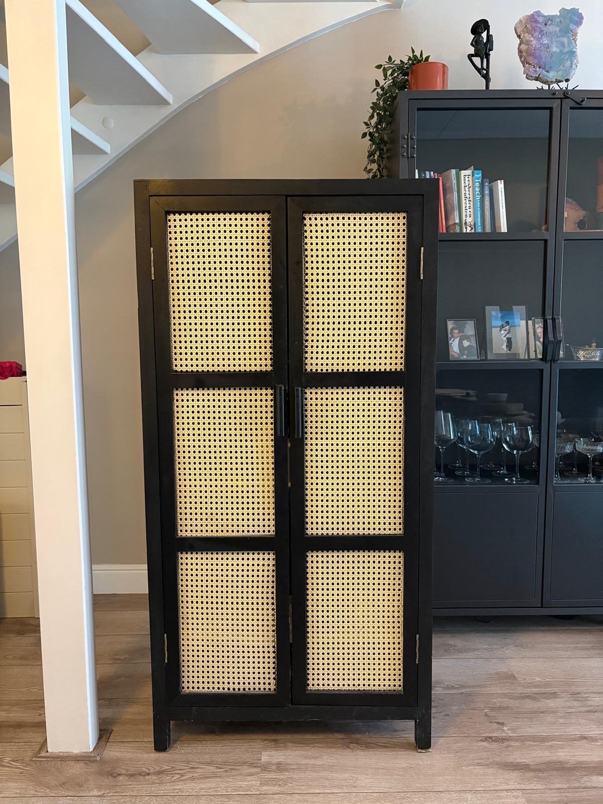 Zwart rotan kastje met 2 deuren, Ophalen, Zo goed als nieuw