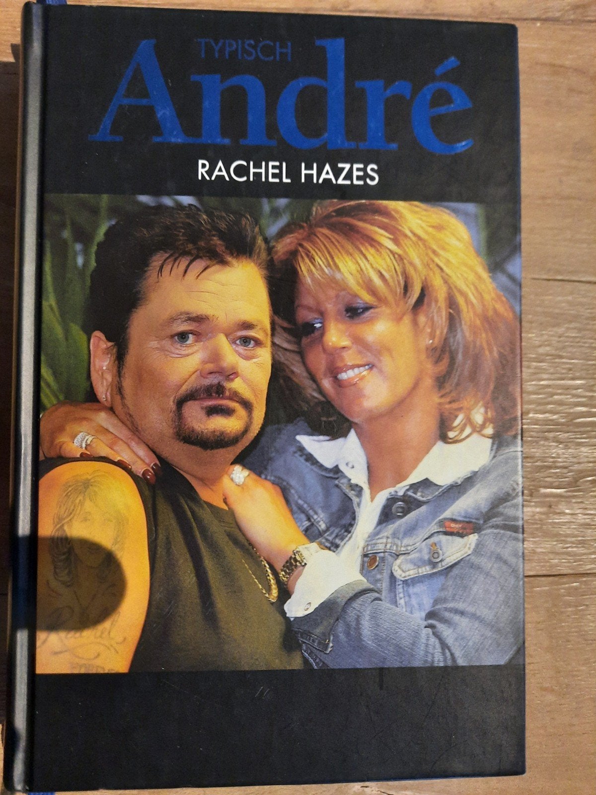 alles over ANDRE HAZES boek is ZGAN, Ophalen of Verzenden, Zo goed als nieuw