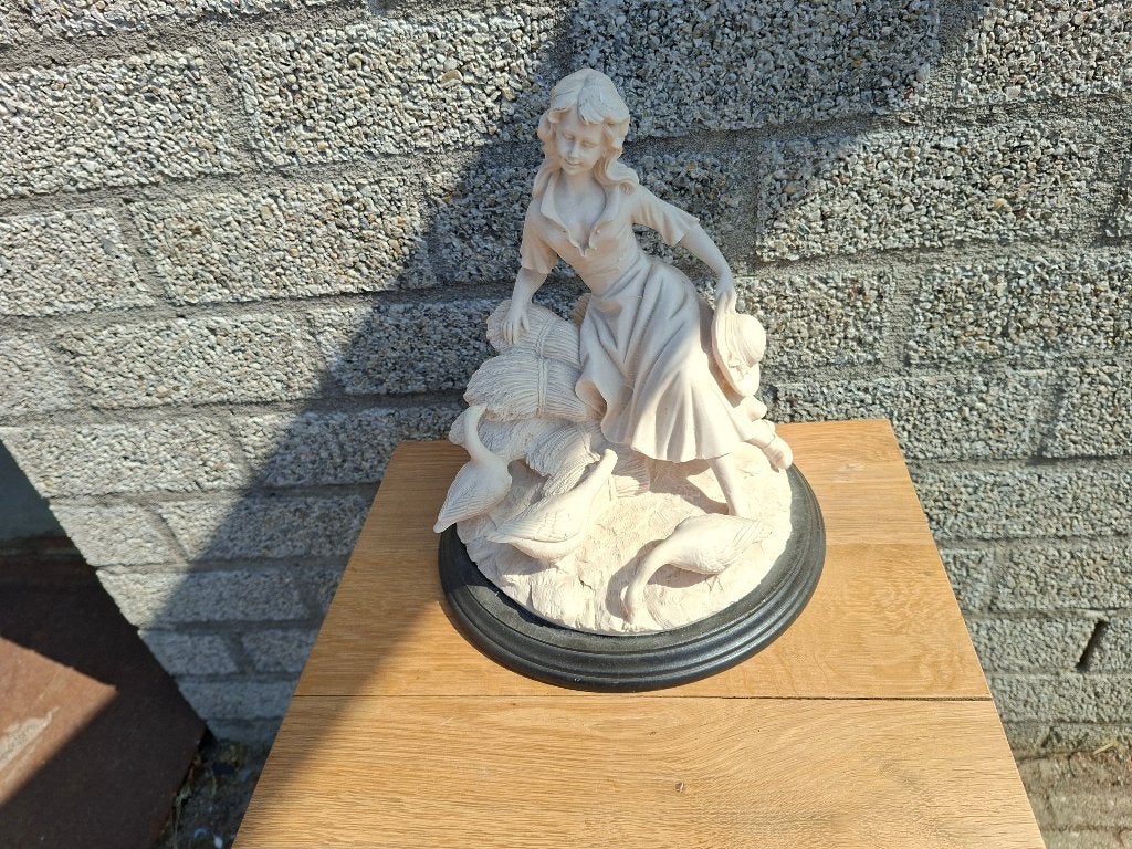 antiek beeld schitterende beeld met ganzen, Antiek en Kunst, Ophalen of Verzenden, Handgemaakt, Beeld