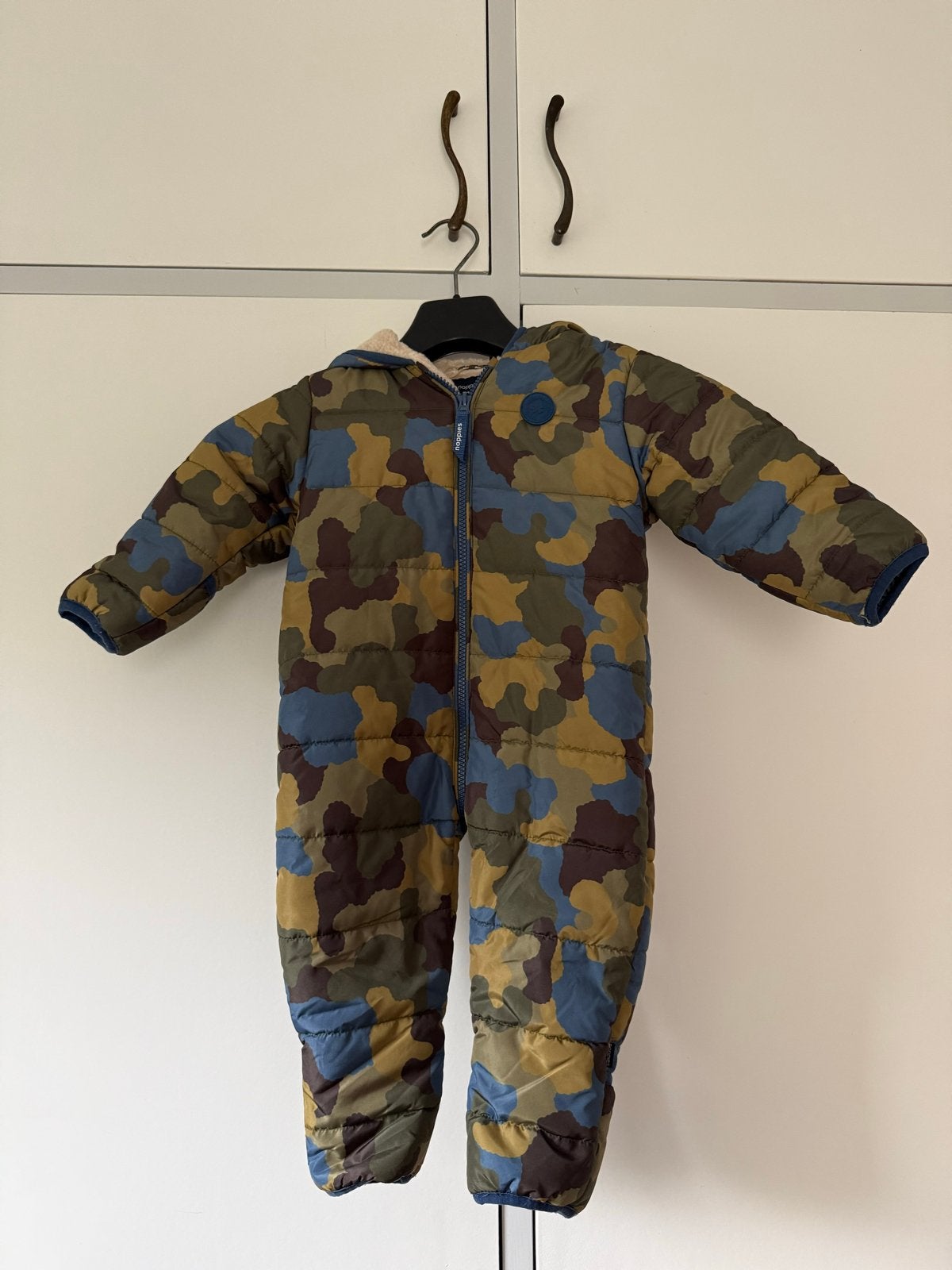 Noppies Skipak Camouflage Maat 80, Kinderen en Baby's, Ophalen of Verzenden, Zo goed als nieuw, Jongetje of Meisje, Pakje