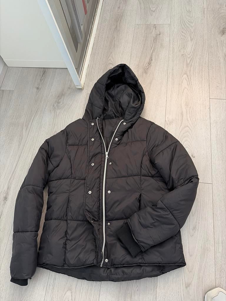 Zwarte Janina gewatteerde jas met capuchon, maat 36 (S), Kleding | Dames, Jassen | Winter, Ophalen, Zo goed als nieuw, Maat 36 (S)