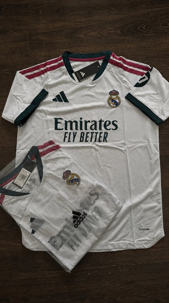 VERSCHILLENDE nieuwste kids voetbalshirt MET naam/rugnummer, Maat XS of kleiner, Ophalen of Verzenden, Nieuw, Shirt