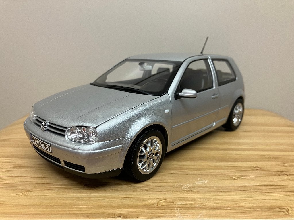 VW Golf 4 GTi van 1998 Reflex zilver met  1/18 Norev, Hobby en Vrije tijd, Modelauto's | 1:18, Ophalen of Verzenden, Nieuw, Auto