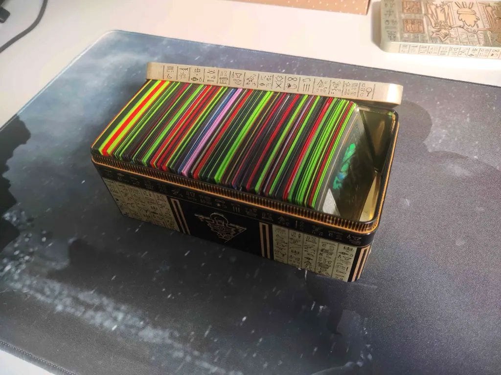 Yu-Gi-Oh! holo lot – 238 holo's in een tin, Ophalen of Verzenden, Nieuw, Meerdere kaarten, Foil