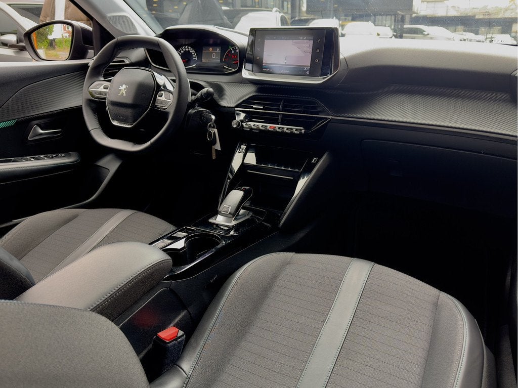 Peugeot 208 1.2 AUT8 ALLURE NAVI AIRCO APPLE-CARPLAY LED LMV, Auto's, Peugeot, Parkeersensor, 101 pk, Gebruikt, Euro 6