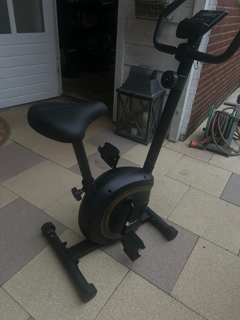 Hometrainer met display, Ophalen, Zo goed als nieuw, Metaal, Benen