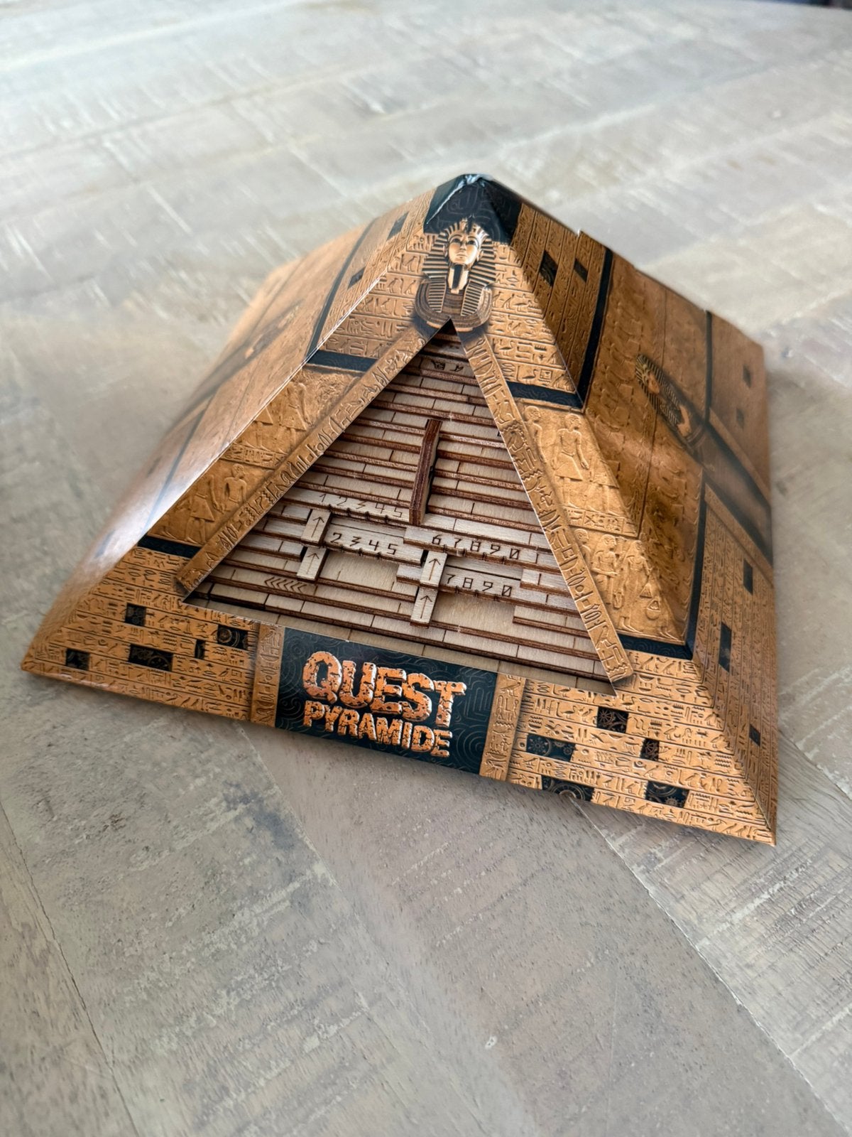 Escapewelt Quest Piramide Escaperoom, Een of twee spelers, Ophalen of Verzenden, Zo goed als nieuw