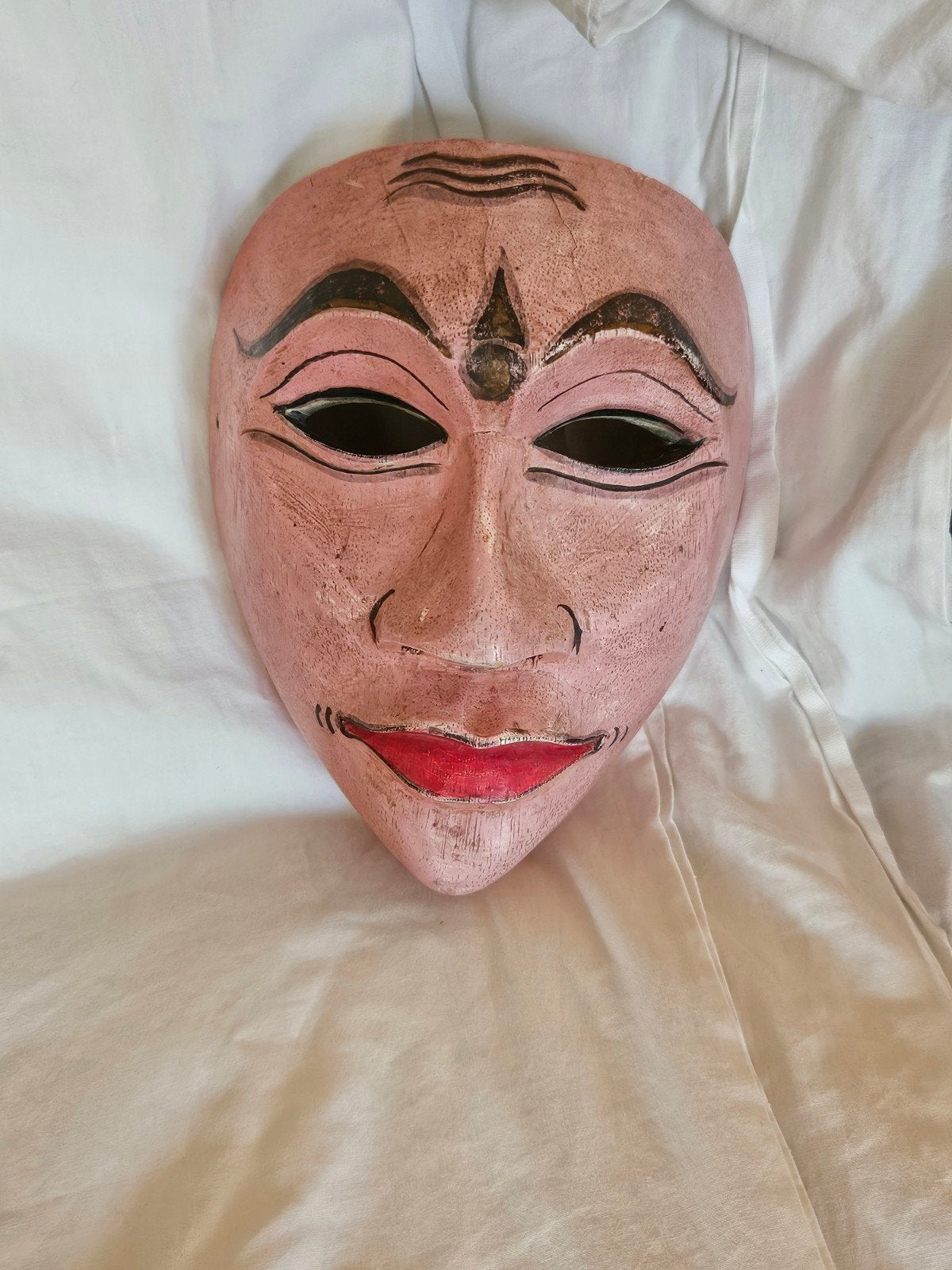 Handgesneden topeng masker - Roze met rode lippen, Hout, Masker, Ophalen of Verzenden, Indonesië