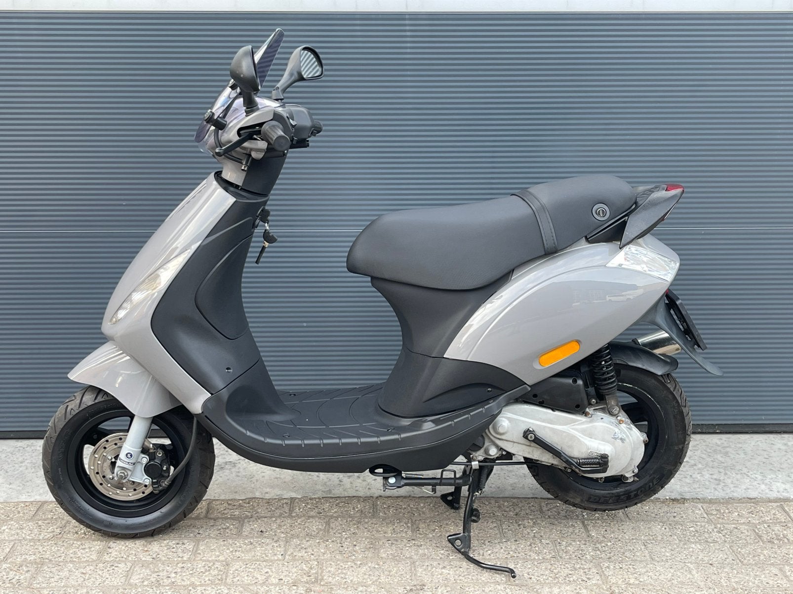 Piaggio Zip 2T (2001) | 45km brom | 9.559km | nardo-grey |, Tweetakt, Piaggio & C. S.p.A. Viale Marconi, 10/12 56029 Pontedera (Pisa) Italië