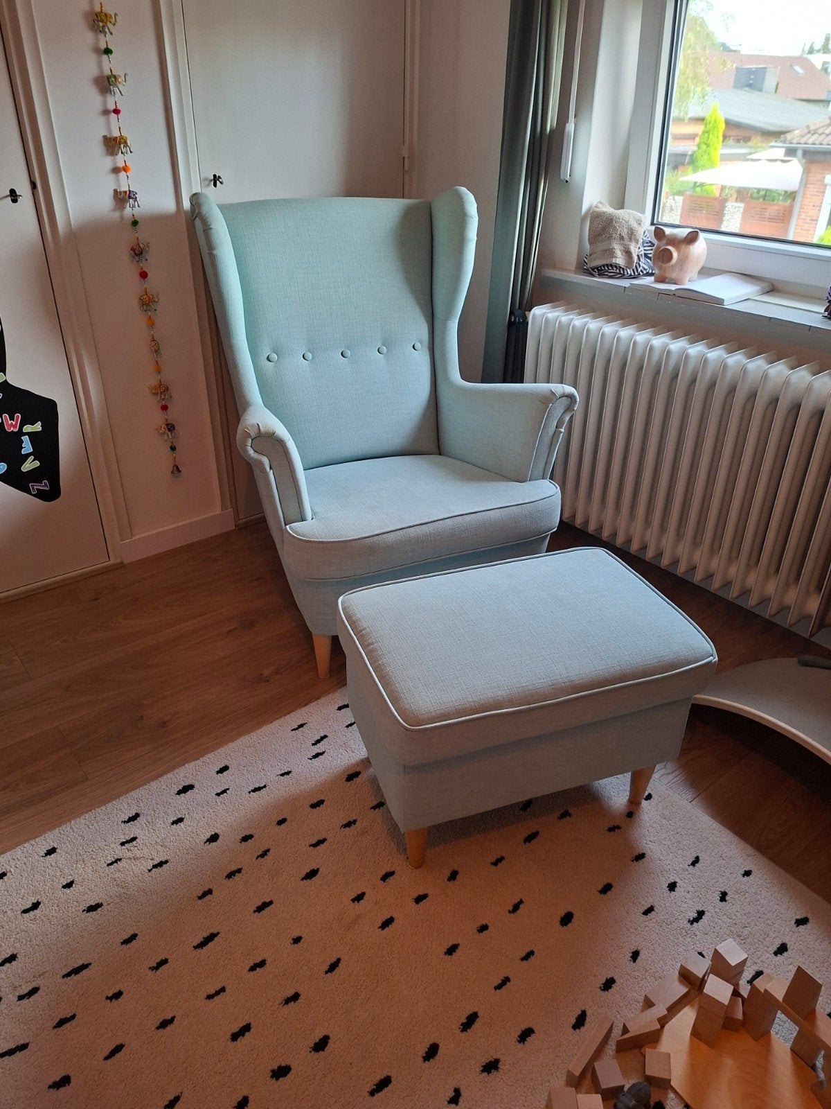 Ikea Strandmon fauteuil met voetenbank - lichtblauw, Gebruikt, Blauw, Ophalen of Verzenden, Eén