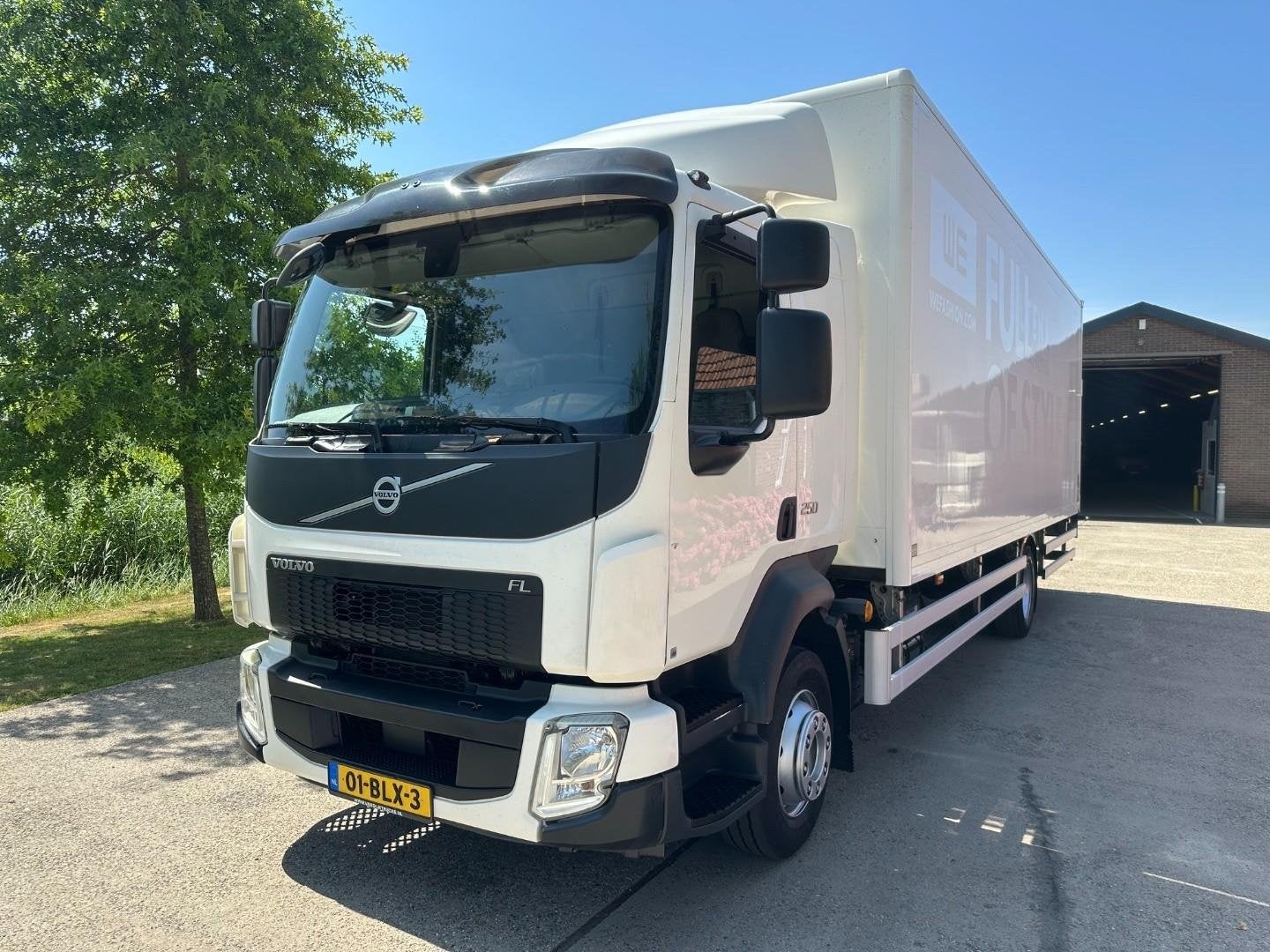 Volvo FL 250 / NL TRUCK / EURO 6 / AUTOMAAT / AIRCO / LAADKL, Achterwielaandrijving, Euro 6, Wit, Origineel Nederlands