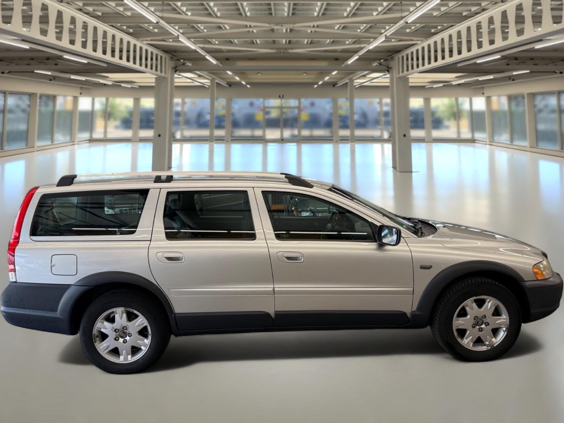 Volvo XC70 2.5 T Summum Schuifdak, leder, electr. verst. sto, Automaat, Gebruikt, Zwart, 2521 cc