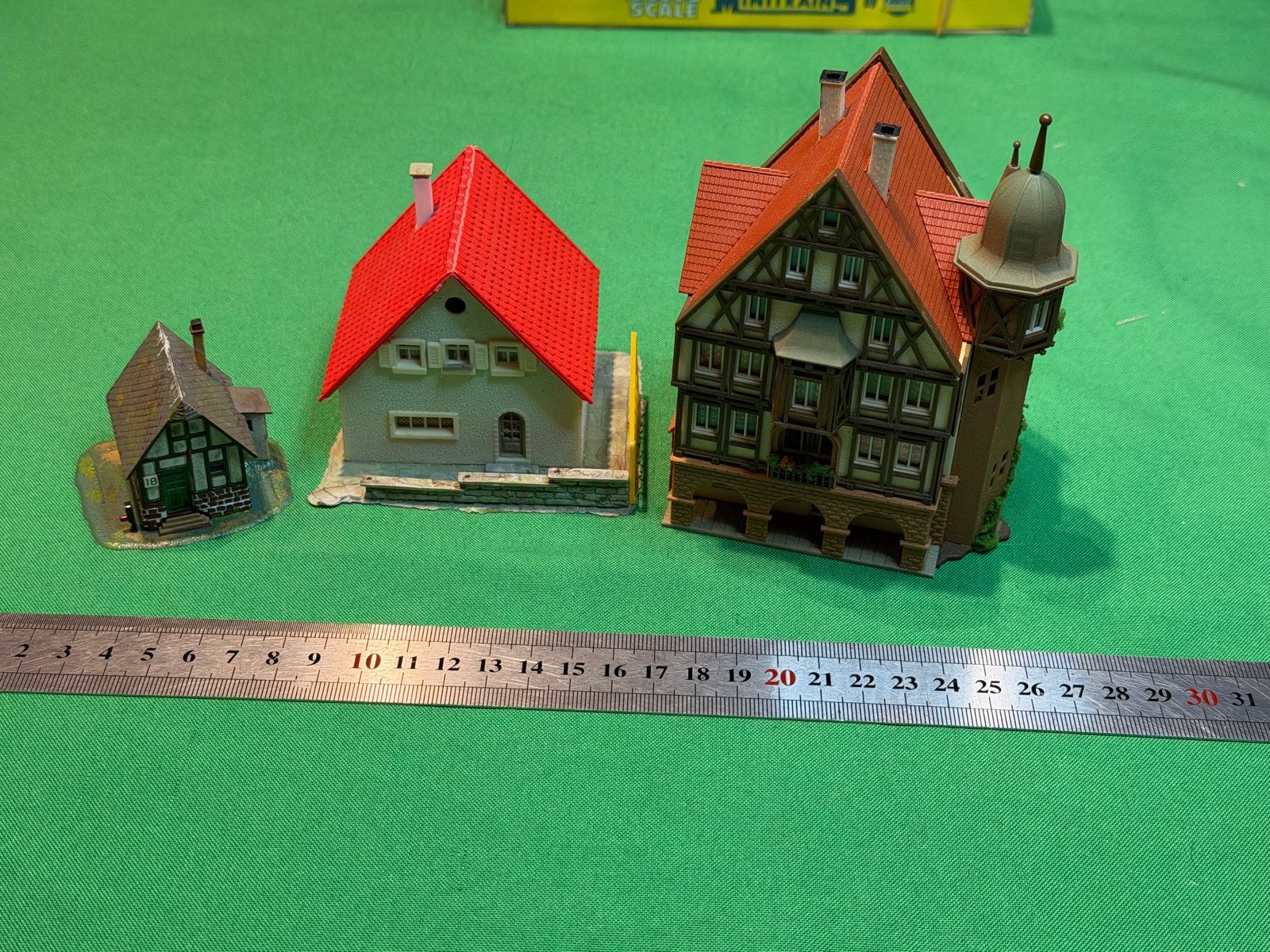Set van 3 modelhuisjes - N schaal - Gebruikt, Overige merken, Gebruikt, Gelijkstroom of Wisselstroom, Brug, Tunnel of Gebouw