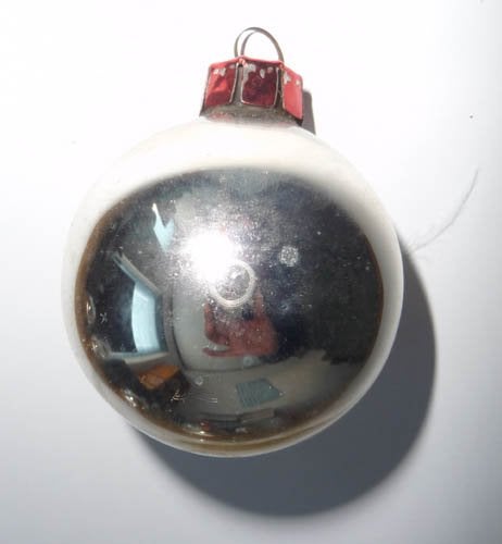 vintage kerstbal zilverkleurig met rood dopje, Diversen, Ophalen of Verzenden, Gebruikt