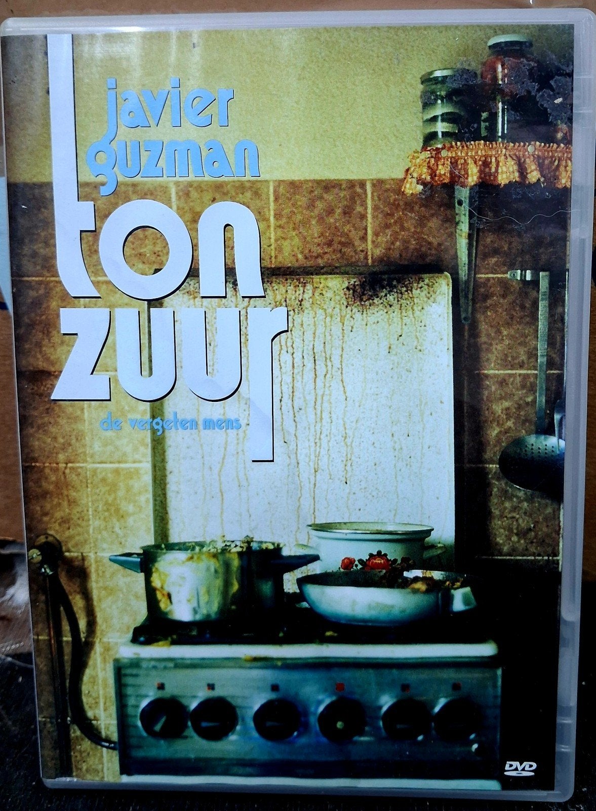 Javier Guzman - Ton Zuur: De Vergeten Mens (DVD), Gebruikt, Vanaf 12 jaar, Inclusief doosje, Ophalen of Verzenden