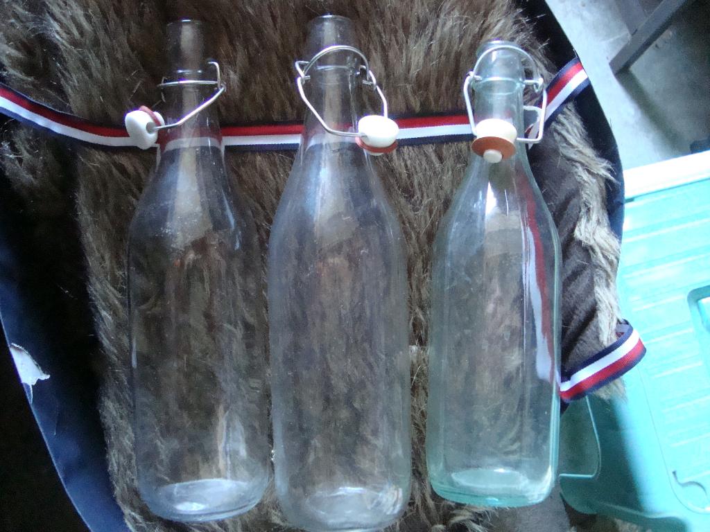 3 beugelflessen 1 l ik heb er ook nog van 0.75Cl, Overige typen, Ophalen of Verzenden, Nieuw, Glas