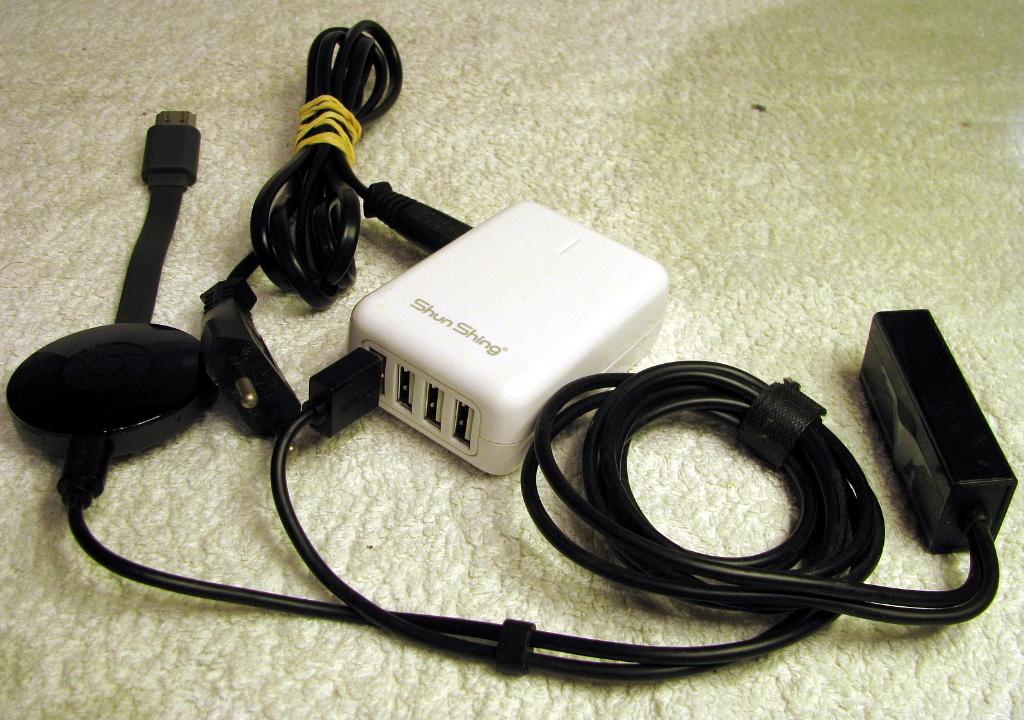 Chromecast derde generatie + ugreen netwerk adapter +voeding, Ophalen, Gebruikt, HDMI, Zonder harde schijf