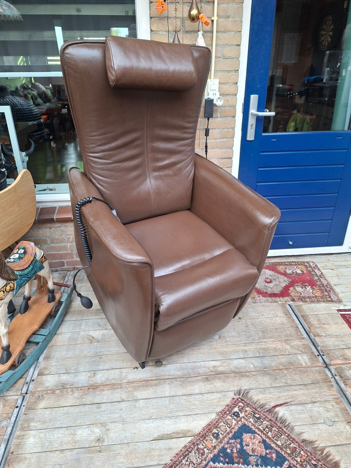 Prominent electrische sta-op stoel in bruin leer, Ophalen, Gebruikt, Minder dan 75 cm, Leer