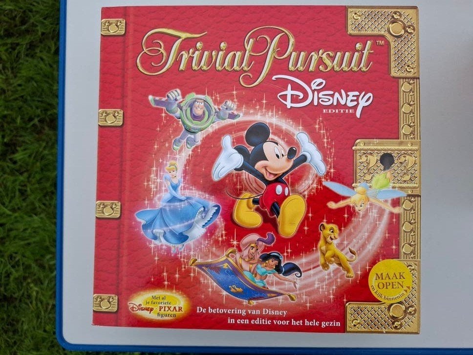 Disney Triviant Trivial Pursuit, Ophalen of Verzenden, Zo goed als nieuw