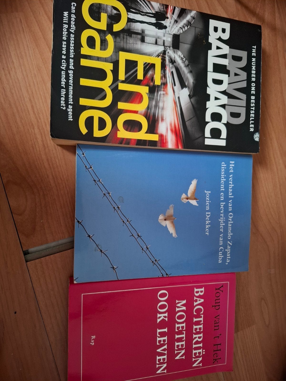 Boeken: End Game, Orlando Zapata, Bacteriën Moeten Ook Leven, Ophalen of Verzenden, Gelezen, David Baldacci, Jozien Dekker, Youp van 't Hek