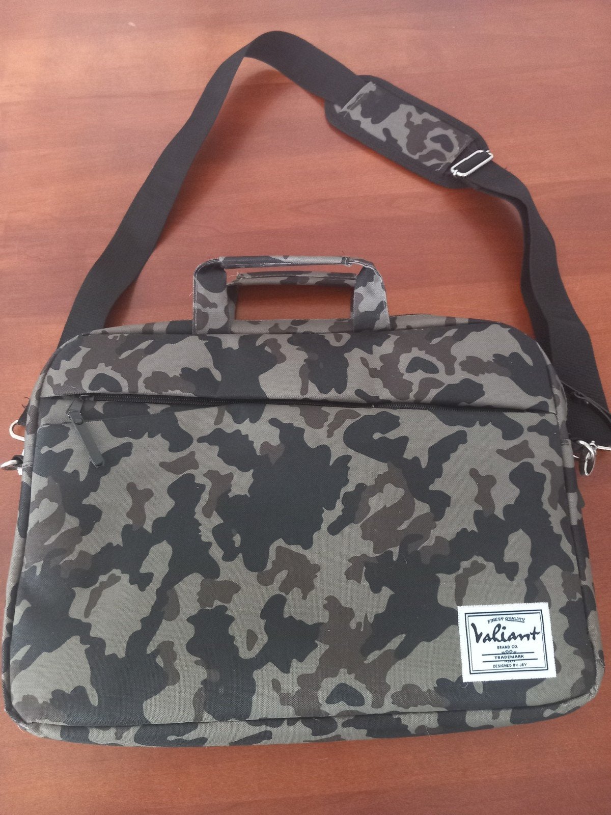 Valiant Laptoptas Camouflage - Zo goed als nieuw, Computers en Software, Laptoptassen, Zo goed als nieuw, Laptophoes, 15 inch