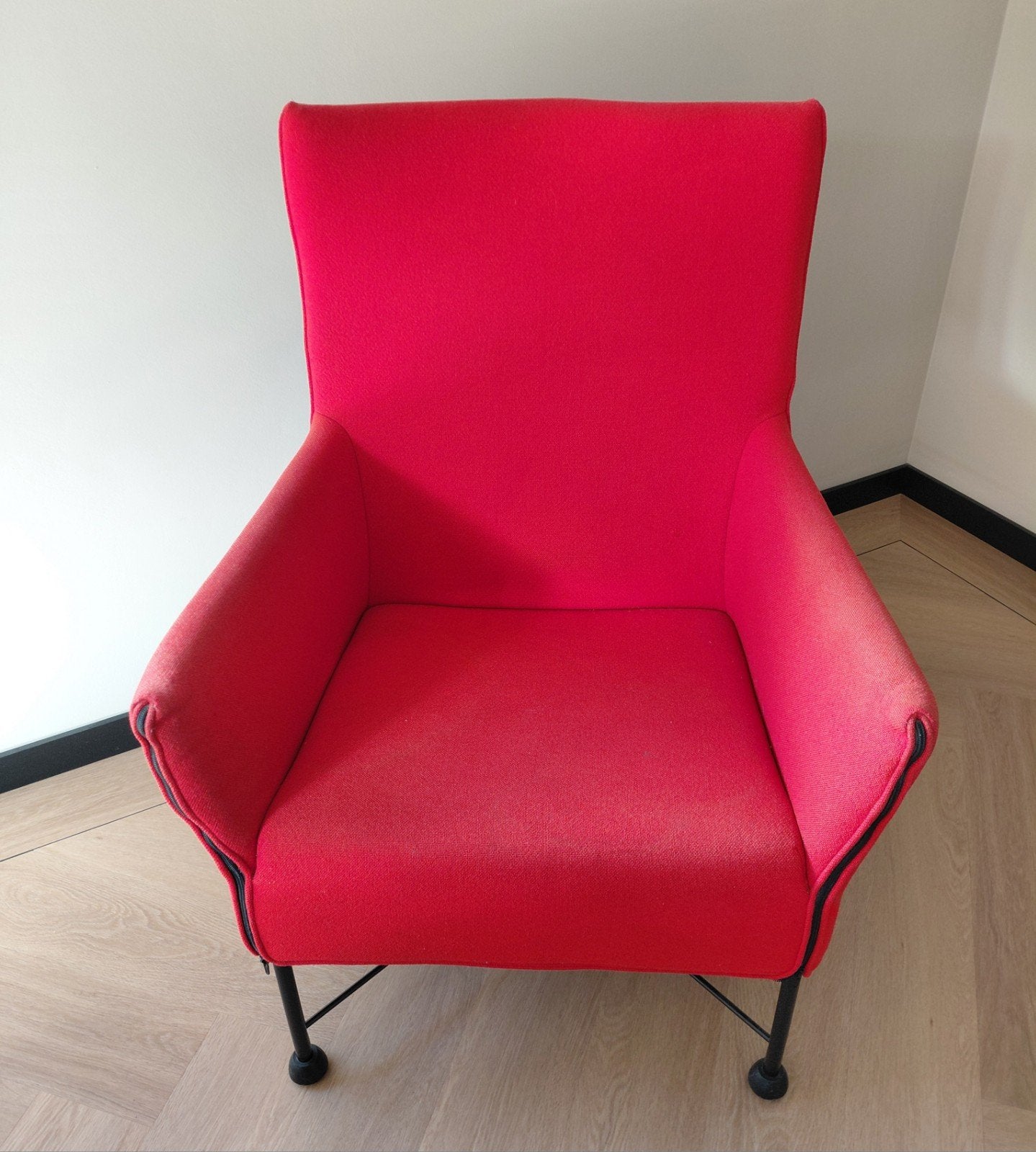 Montis Charly fauteuil - Rode design stoel, Huis en Inrichting, Gebruikt, Design, Modern, Ophalen of Verzenden, Metaal