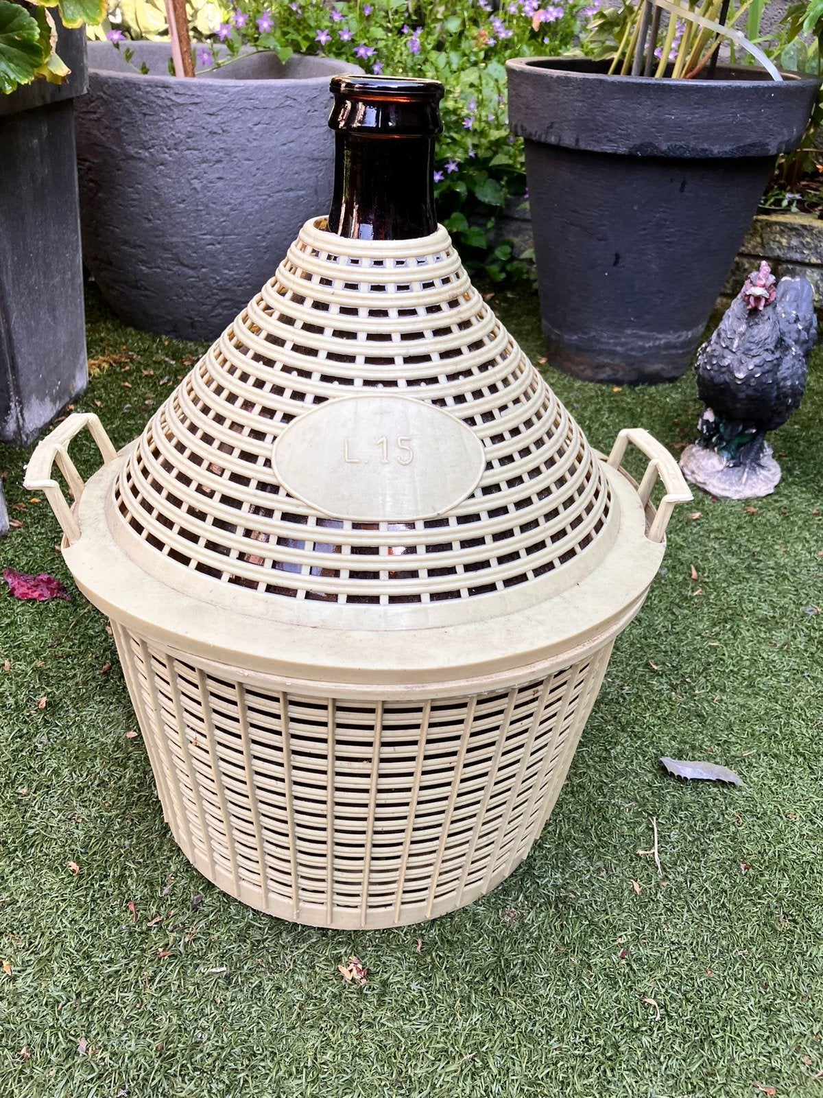 Brocante gistfles 15L met plastic mand, Ophalen