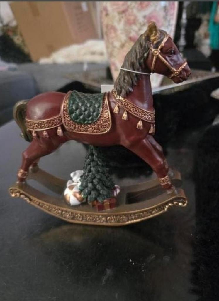 Mooi decoratief schommelpaard met een klein kerstboompje, Ophalen of Verzenden, Nieuw