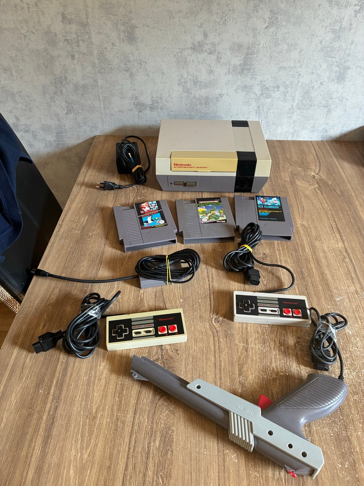 Nintendo NES Console en accessoires, Spelcomputers en Games, Spelcomputers | Nintendo NES, Gebruikt, Met 2 controllers, Met games